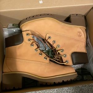 Timberland kinsleys women 6” water proof boot with memory foam